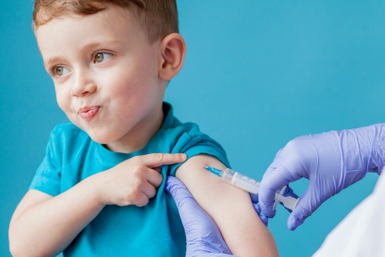 Szczepienia dla dzieci – które są obowiązkowe? Jakie szczepienia dla dzieci warto rozważyć?